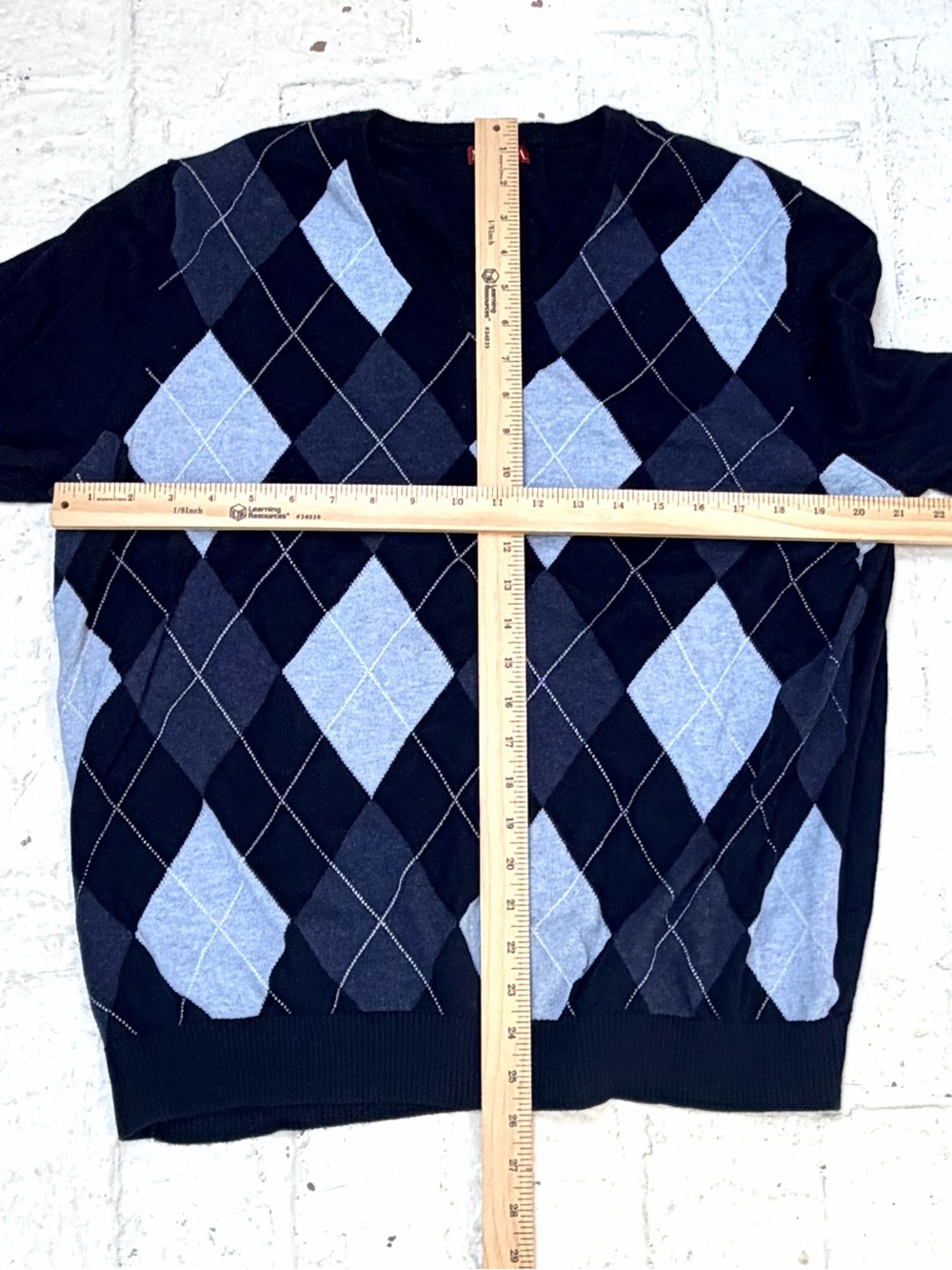 Merona Men's Navy & Light Blue Argyle V-Neck Sweater - Picture 3 of 5